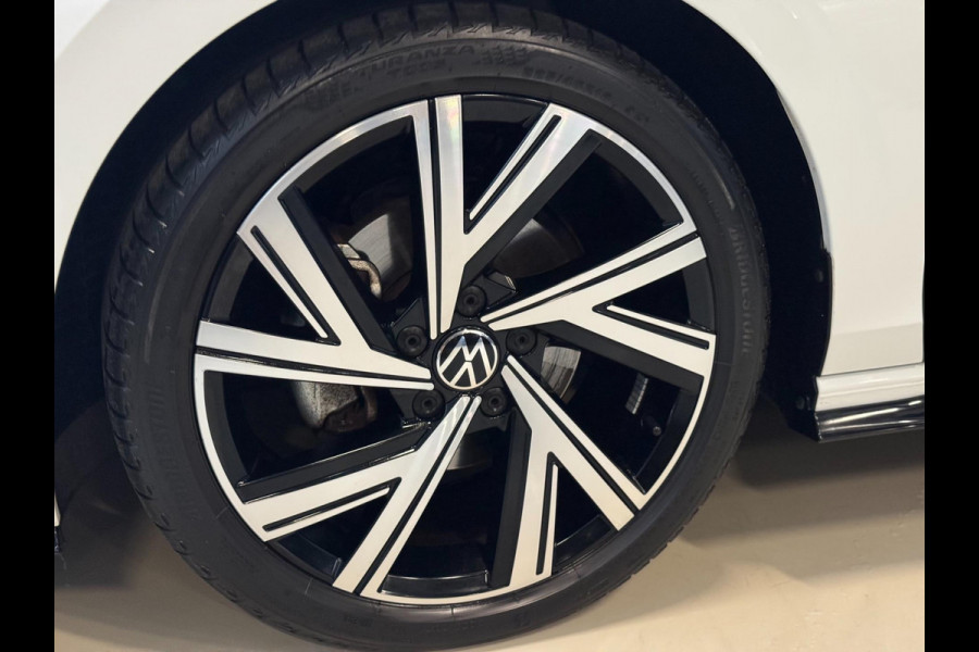 Volkswagen Golf 1.5 TSI R-Line | PANORAMA | CAMERA | LAGE KM!