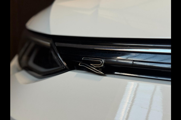 Volkswagen Golf 1.5 TSI R-Line | PANORAMA | CAMERA | LAGE KM!