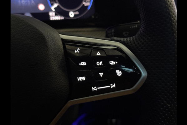 Volkswagen Golf 1.5 TSI R-Line | PANORAMA | CAMERA | LAGE KM!