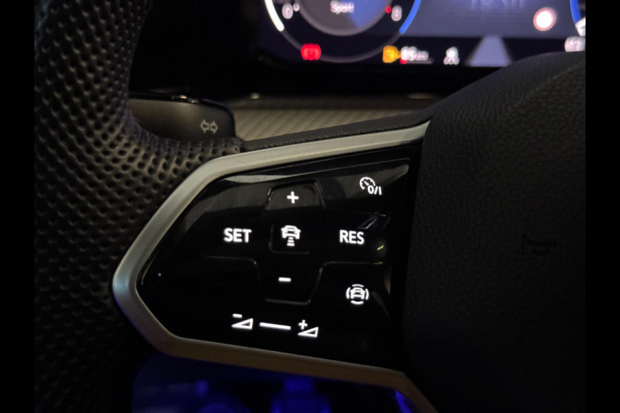 Volkswagen Golf 1.5 TSI R-Line | PANORAMA | CAMERA | LAGE KM!