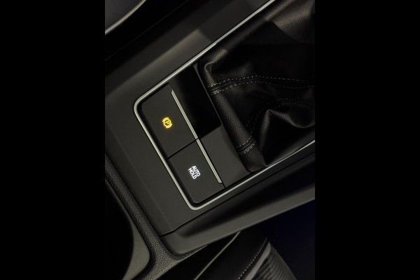 Volkswagen Golf 1.5 TSI R-Line | PANORAMA | CAMERA | LAGE KM!