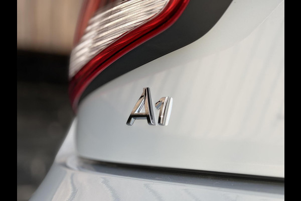 Audi A1 Sportback 1.0 TFSI Adrenalin Handgeschakeld | S-line exterieur | Airconditioning | Cruise control | Navigatie voorbereiding | Pi