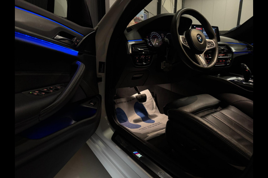BMW 5 Serie Touring 530i xDrive M Sport | PANO | HUD | LED | SFEERVERLICHTING