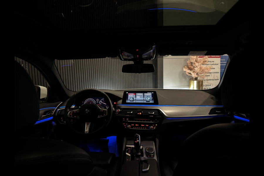 BMW 5 Serie Touring 530i xDrive M Sport | PANO | HUD | LED | SFEERVERLICHTING