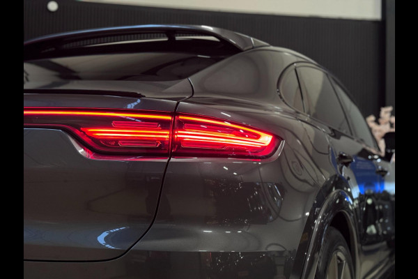 Porsche Cayenne Coupé 3.0 E-Hybrid | ORG. NL | SPORT DESIGN | PANO | TREKHAAK | HUD | SPORT CHRONO | LUCHTVERING