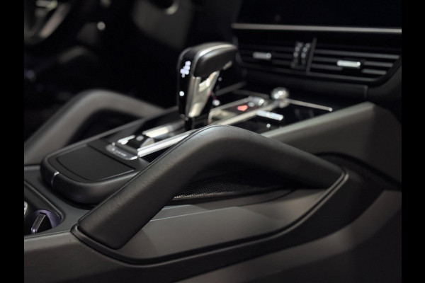 Porsche Cayenne Coupé 3.0 E-Hybrid | ORG. NL | SPORT DESIGN | PANO | TREKHAAK | HUD | SPORT CHRONO | LUCHTVERING