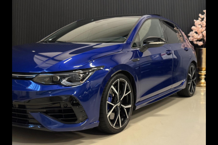 Volkswagen Golf 2.0 TSI R 4Motion | AKRAPOVIC | PANO | HUD