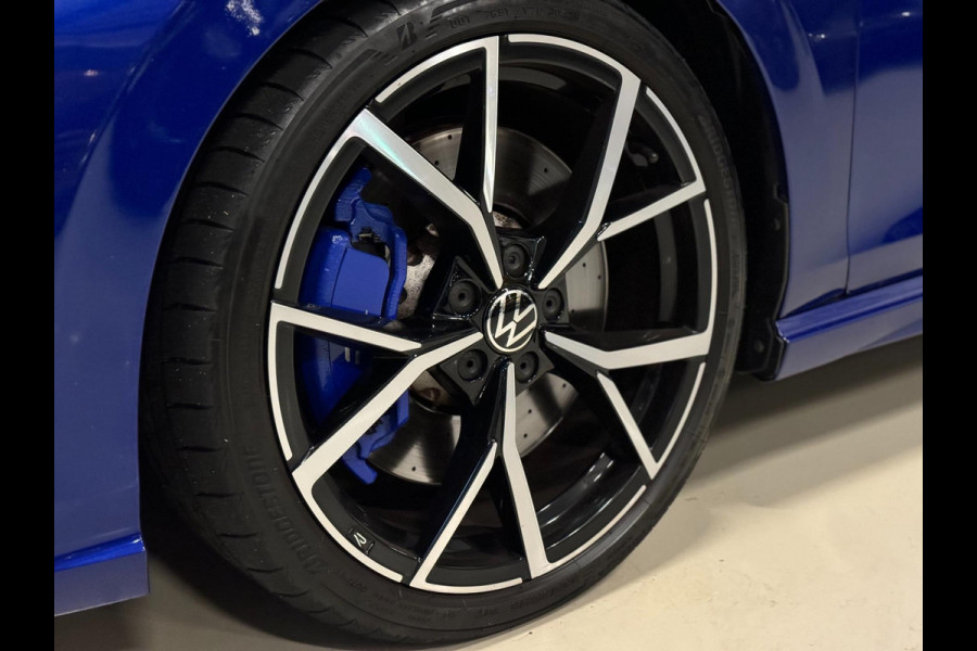 Volkswagen Golf 2.0 TSI R 4Motion | AKRAPOVIC | PANO | HUD