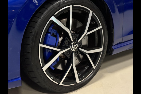 Volkswagen Golf 2.0 TSI R 4Motion | AKRAPOVIC | PANO | HUD