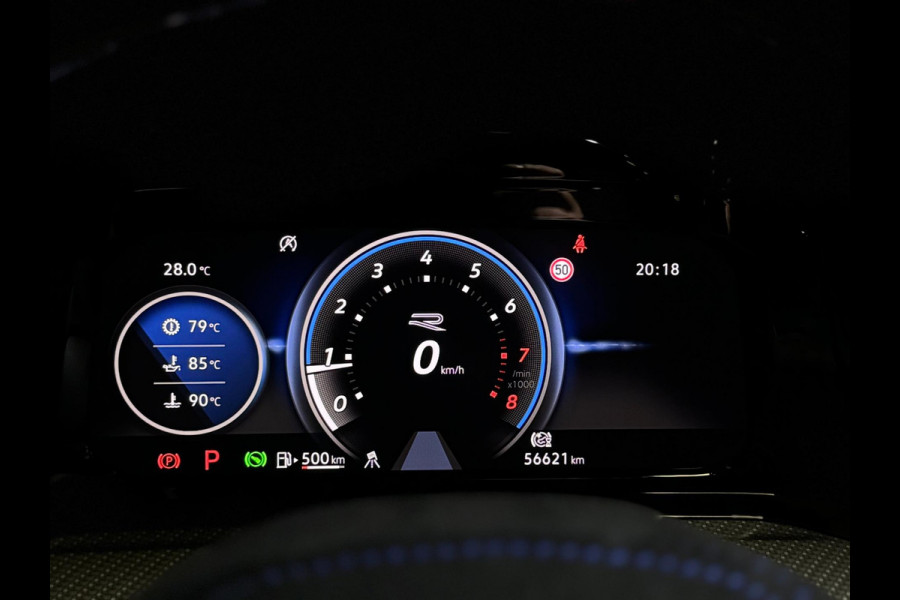 Volkswagen Golf 2.0 TSI R 4Motion | AKRAPOVIC | PANO | HUD