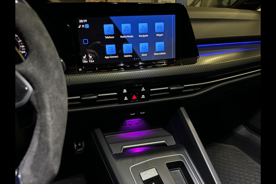 Volkswagen Golf 2.0 TSI R 4Motion | AKRAPOVIC | PANO | HUD