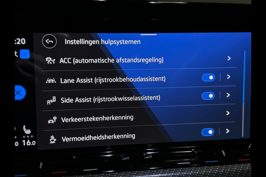 Volkswagen Golf 2.0 TSI R 4Motion | AKRAPOVIC | PANO | HUD