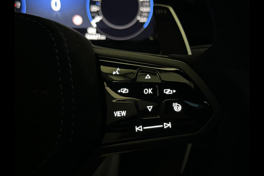 Volkswagen Golf 2.0 TSI R 4Motion | AKRAPOVIC | PANO | HUD