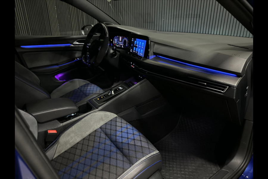 Volkswagen Golf 2.0 TSI R 4Motion | AKRAPOVIC | PANO | HUD