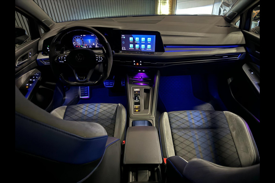 Volkswagen Golf 2.0 TSI R 4Motion | AKRAPOVIC | PANO | HUD