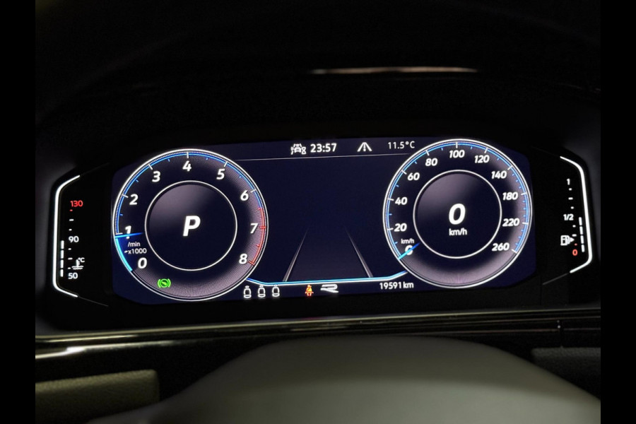 Volkswagen T-Roc 1.5 TSI R-Line DSG | PANO | IQ LIGHT | VIRTUAL | CAMERA