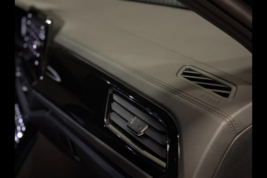 Volkswagen T-Roc 1.5 TSI R-Line DSG | PANO | IQ LIGHT | VIRTUAL | CAMERA