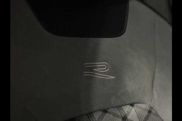 Volkswagen T-Roc 1.5 TSI R-Line DSG | PANO | IQ LIGHT | VIRTUAL | CAMERA