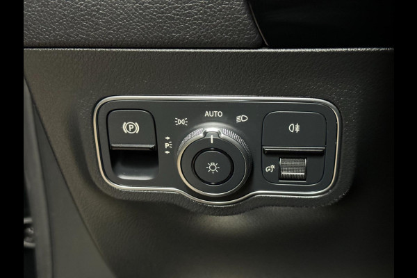 Mercedes-Benz GLA 180 AMG | LED | WIDESCREEN | TREKHAAK