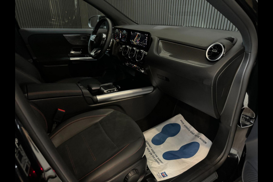 Mercedes-Benz GLA 180 AMG | LED | WIDESCREEN | TREKHAAK