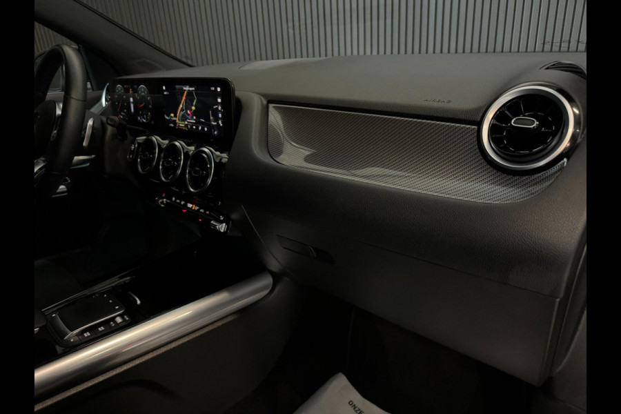 Mercedes-Benz GLA 180 AMG | LED | WIDESCREEN | TREKHAAK