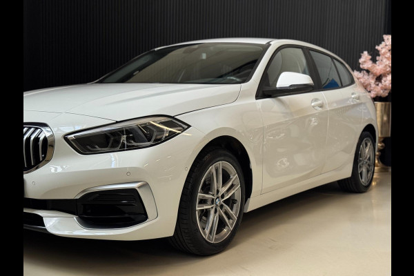 BMW 1-serie 120i | CAMERA | LED | STOELVERW. | 2024