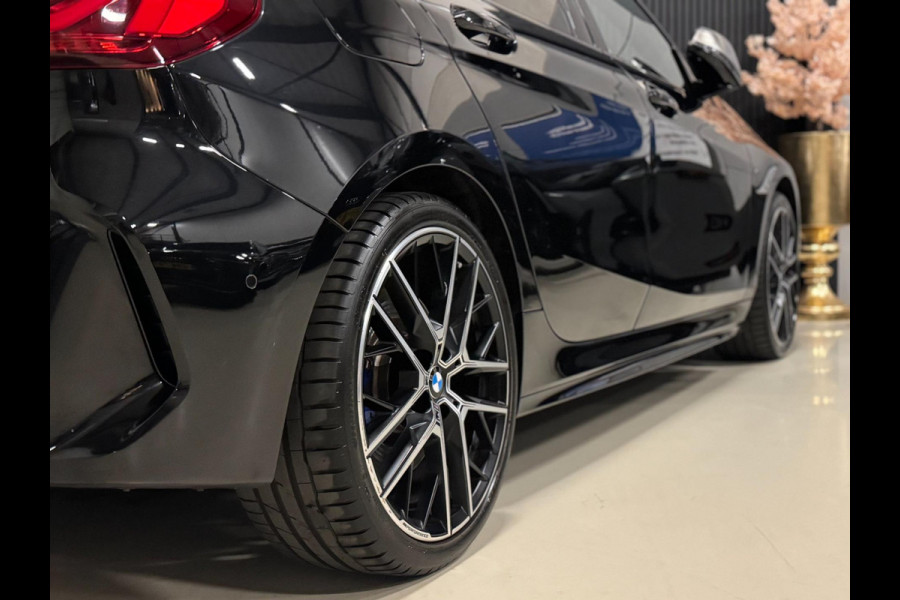 BMW 1-serie M135i xDrive M PERFORMANCE | NAP | PANO | KUIP | VOL!