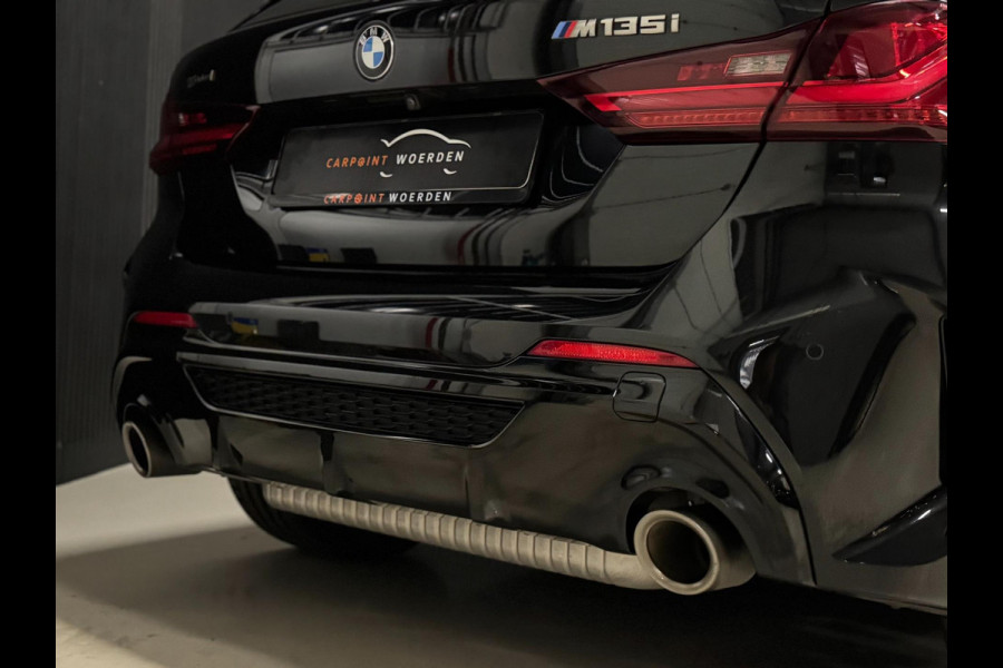 BMW 1-serie M135i xDrive M PERFORMANCE | NAP | PANO | KUIP | VOL!
