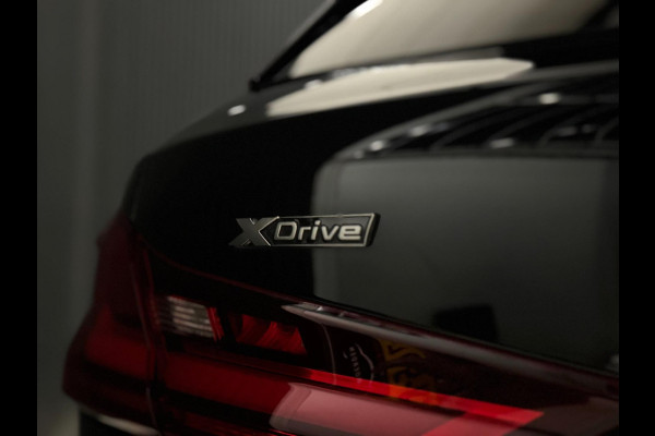 BMW 1-serie M135i xDrive M PERFORMANCE | NAP | PANO | KUIP | VOL!