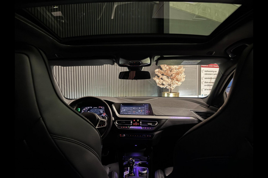 BMW 1-serie M135i xDrive M PERFORMANCE | NAP | PANO | KUIP | VOL!
