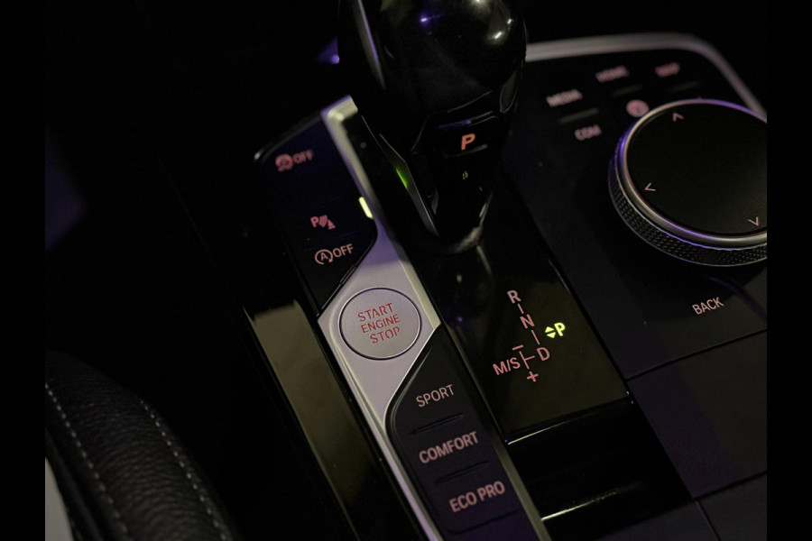 BMW 1-serie M135i xDrive M PERFORMANCE | NAP | PANO | KUIP | VOL!