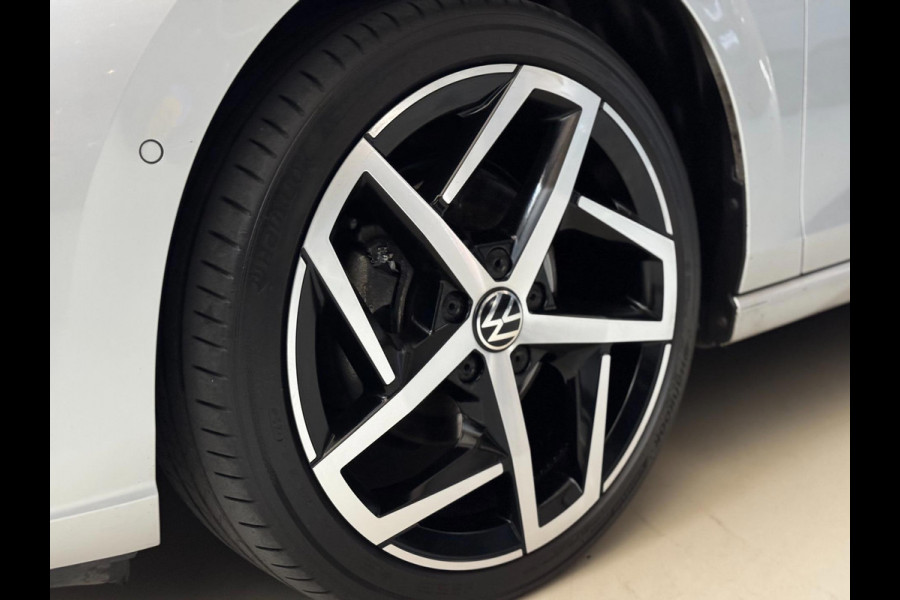 Volkswagen Golf 1.5 eTSI Style DSG | IQ LIGHT | CAMERA | SFEERVERLICHTING