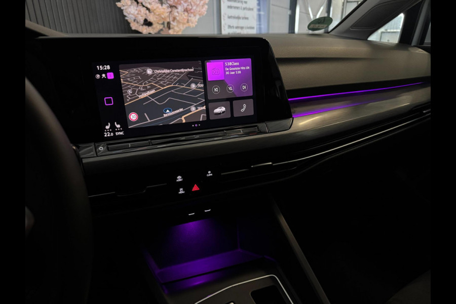 Volkswagen Golf 1.5 eTSI Style DSG | IQ LIGHT | CAMERA | SFEERVERLICHTING