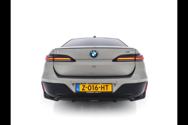 BMW i7 eDrive50 106 kWh M-Sportpack [ 3-Fase ] {SOH-97%} (INCL.BTW) *PANO | HEAD-UP | LUXURY-LEATHER | FULL-LED | BLIND-SPOT | BOWERS&WILKINS | MEMORY-PACK | TOP-VIEW | VENTILATED/HEATED-COMFORTSEATS | SOFT-CLOSE | WIDE-SREEN-DIGICOCKPIT | KEYLESS