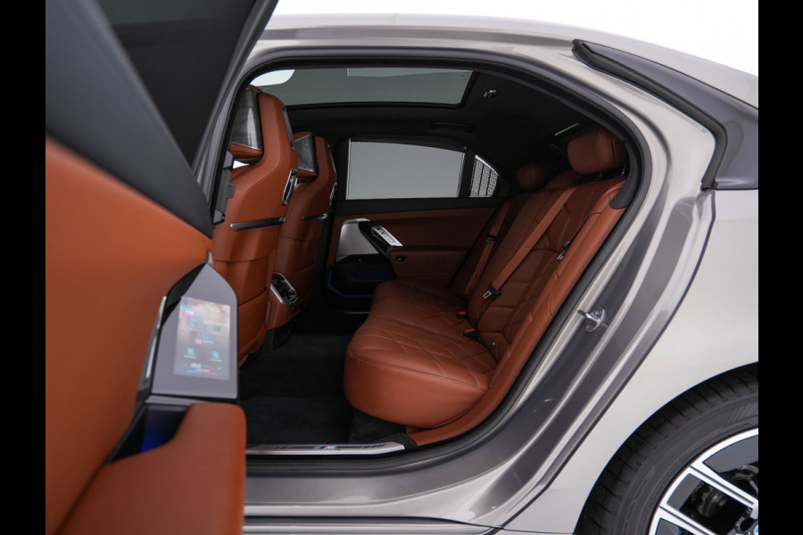 BMW i7 eDrive50 106 kWh M-Sportpack [ 3-Fase ] {SOH-97%} (INCL.BTW) *PANO | HEAD-UP | LUXURY-LEATHER | FULL-LED | BLIND-SPOT | BOWERS&WILKINS | MEMORY-PACK | TOP-VIEW | VENTILATED/HEATED-COMFORTSEATS | SOFT-CLOSE | WIDE-SREEN-DIGICOCKPIT | KEYLESS