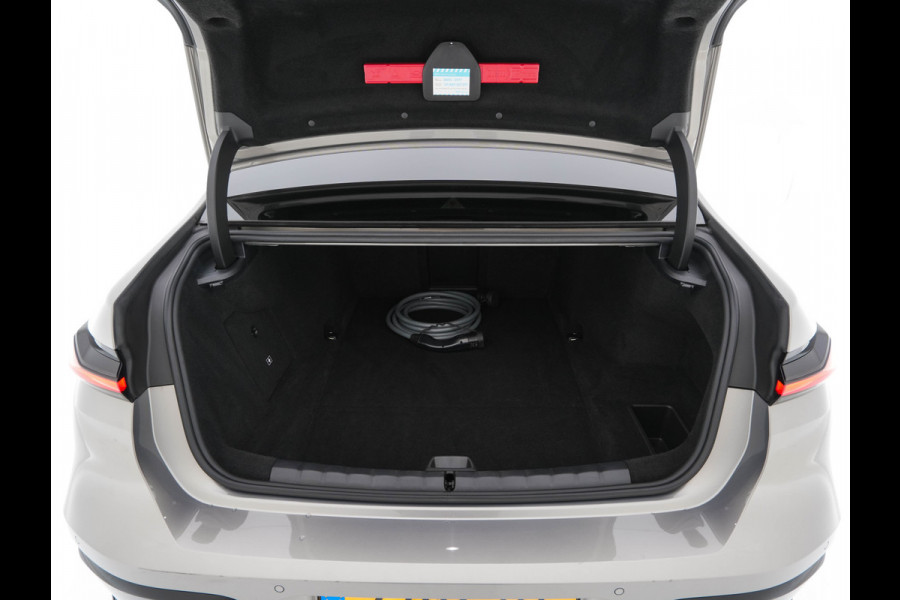 BMW i7 eDrive50 106 kWh M-Sportpack [ 3-Fase ] {SOH-97%} (INCL.BTW) *PANO | HEAD-UP | LUXURY-LEATHER | FULL-LED | BLIND-SPOT | BOWERS&WILKINS | MEMORY-PACK | TOP-VIEW | VENTILATED/HEATED-COMFORTSEATS | SOFT-CLOSE | WIDE-SREEN-DIGICOCKPIT | KEYLESS