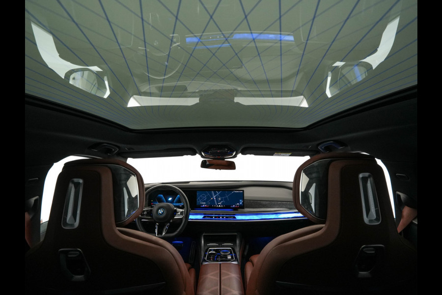 BMW i7 eDrive50 106 kWh M-Sportpack [ 3-Fase ] {SOH-97%} (INCL.BTW) *PANO | HEAD-UP | LUXURY-LEATHER | FULL-LED | BLIND-SPOT | BOWERS&WILKINS | MEMORY-PACK | TOP-VIEW | VENTILATED/HEATED-COMFORTSEATS | SOFT-CLOSE | WIDE-SREEN-DIGICOCKPIT | KEYLESS