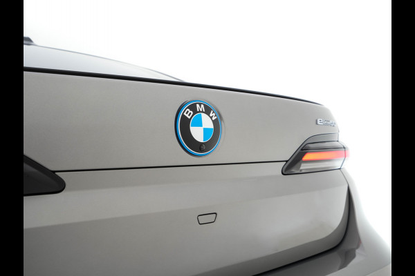 BMW i7 eDrive50 106 kWh M-Sportpack [ 3-Fase ] {SOH-97%} (INCL.BTW) *PANO | HEAD-UP | LUXURY-LEATHER | FULL-LED | BLIND-SPOT | BOWERS&WILKINS | MEMORY-PACK | TOP-VIEW | VENTILATED/HEATED-COMFORTSEATS | SOFT-CLOSE | WIDE-SREEN-DIGICOCKPIT | KEYLESS