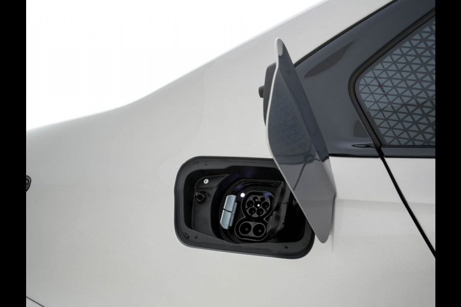 BMW i7 eDrive50 106 kWh M-Sportpack [ 3-Fase ] {SOH-97%} (INCL.BTW) *PANO | HEAD-UP | LUXURY-LEATHER | FULL-LED | BLIND-SPOT | BOWERS&WILKINS | MEMORY-PACK | TOP-VIEW | VENTILATED/HEATED-COMFORTSEATS | SOFT-CLOSE | WIDE-SREEN-DIGICOCKPIT | KEYLESS