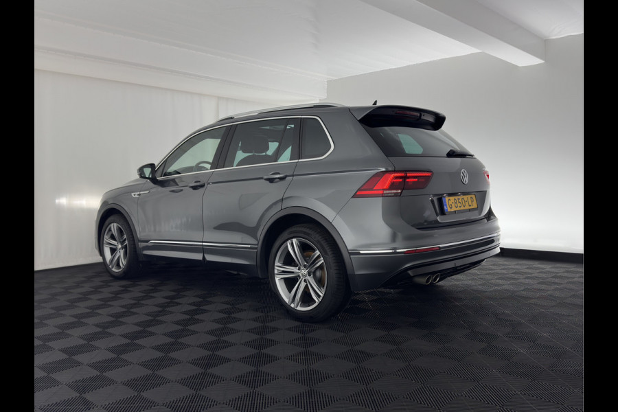 Volkswagen Tiguan 1.5 TSI R-Line Comfortline Business (INCL-BTW) *PANO | FULL-LED | ADAPTIVE-CRUISE | DIGI-COCKPIT | HEATED-COMFORTSEATS | NAV-FULLMAP | DAB+ | TOWBAR | PRIVACY-GLASS | ECC | PDC | 19''ALU*