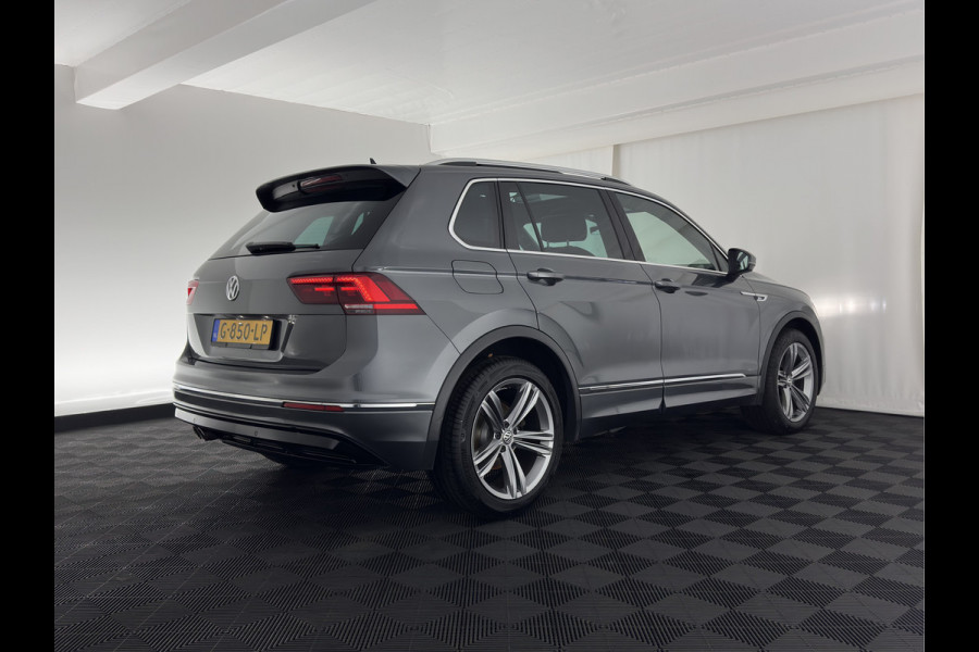 Volkswagen Tiguan 1.5 TSI R-Line Comfortline Business (INCL-BTW) *PANO | FULL-LED | ADAPTIVE-CRUISE | DIGI-COCKPIT | HEATED-COMFORTSEATS | NAV-FULLMAP | DAB+ | TOWBAR | PRIVACY-GLASS | ECC | PDC | 19''ALU*