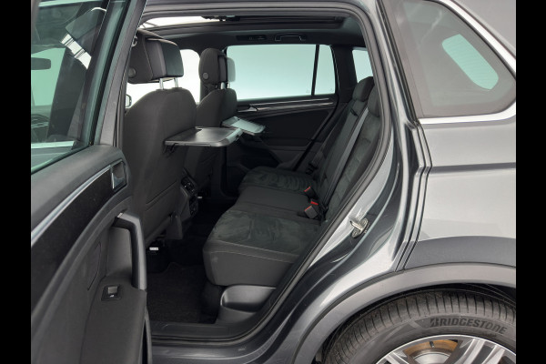 Volkswagen Tiguan 1.5 TSI R-Line Comfortline Business (INCL-BTW) *PANO | FULL-LED | ADAPTIVE-CRUISE | DIGI-COCKPIT | HEATED-COMFORTSEATS | NAV-FULLMAP | DAB+ | TOWBAR | PRIVACY-GLASS | ECC | PDC | 19''ALU*
