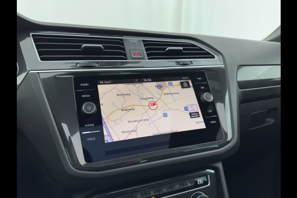 Volkswagen Tiguan 1.5 TSI R-Line Comfortline Business (INCL-BTW) *PANO | FULL-LED | ADAPTIVE-CRUISE | DIGI-COCKPIT | HEATED-COMFORTSEATS | NAV-FULLMAP | DAB+ | TOWBAR | PRIVACY-GLASS | ECC | PDC | 19''ALU*