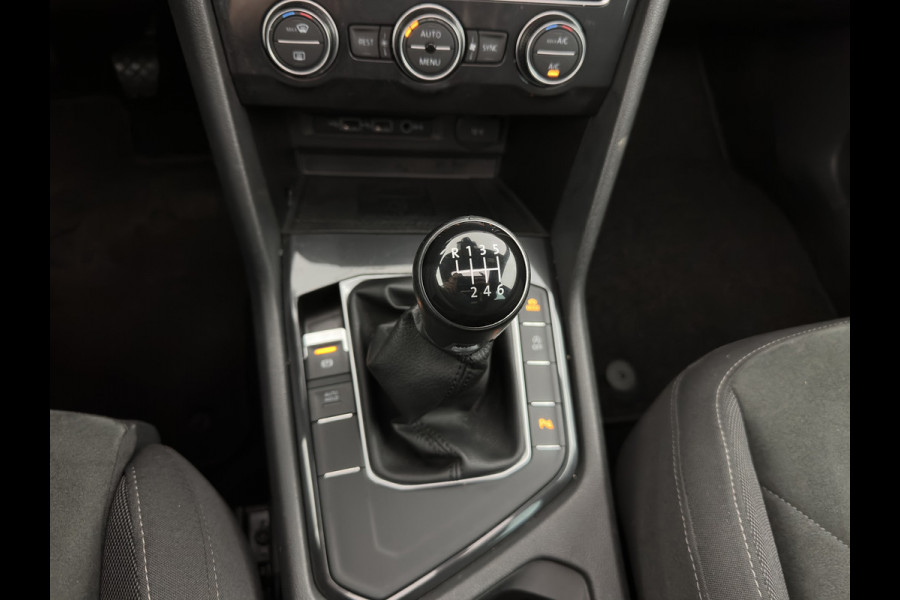 Volkswagen Tiguan 1.5 TSI R-Line Comfortline Business (INCL-BTW) *PANO | FULL-LED | ADAPTIVE-CRUISE | DIGI-COCKPIT | HEATED-COMFORTSEATS | NAV-FULLMAP | DAB+ | TOWBAR | PRIVACY-GLASS | ECC | PDC | 19''ALU*