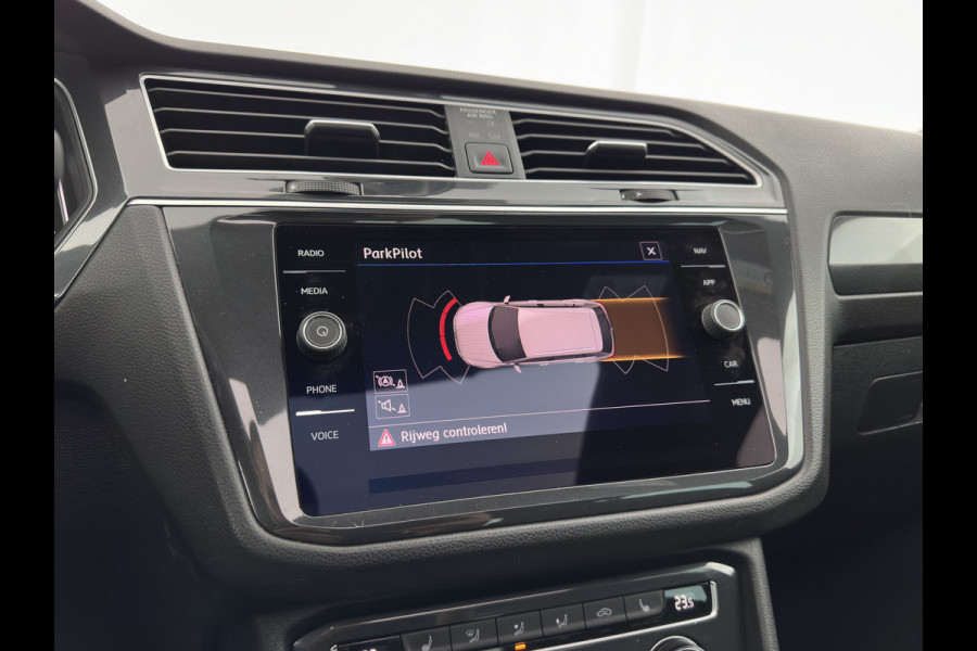 Volkswagen Tiguan 1.5 TSI R-Line Comfortline Business (INCL-BTW) *PANO | FULL-LED | ADAPTIVE-CRUISE | DIGI-COCKPIT | HEATED-COMFORTSEATS | NAV-FULLMAP | DAB+ | TOWBAR | PRIVACY-GLASS | ECC | PDC | 19''ALU*