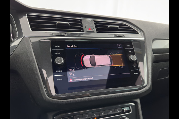 Volkswagen Tiguan 1.5 TSI R-Line Comfortline Business (INCL-BTW) *PANO | FULL-LED | ADAPTIVE-CRUISE | DIGI-COCKPIT | HEATED-COMFORTSEATS | NAV-FULLMAP | DAB+ | TOWBAR | PRIVACY-GLASS | ECC | PDC | 19''ALU*