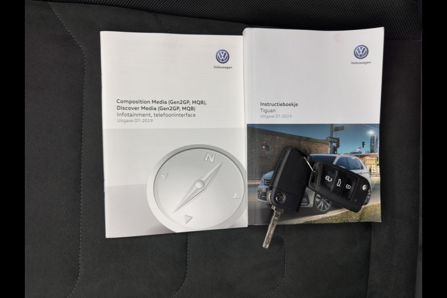 Volkswagen Tiguan 1.5 TSI R-Line Comfortline Business (INCL-BTW) *PANO | FULL-LED | ADAPTIVE-CRUISE | DIGI-COCKPIT | HEATED-COMFORTSEATS | NAV-FULLMAP | DAB+ | TOWBAR | PRIVACY-GLASS | ECC | PDC | 19''ALU*
