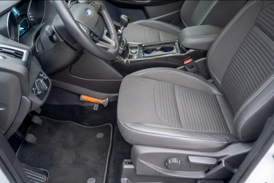 Ford Kuga 1.5 EcoBoost Titanium|Prijs rijklaar incl. 12 mnd garantie| Trekhaak Navi PDC Stoel en stuurverwarming Carplay