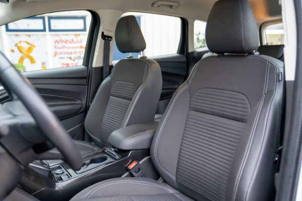 Ford Kuga 1.5 EcoBoost Titanium|Prijs rijklaar incl. 12 mnd garantie| Trekhaak Navi PDC Stoel en stuurverwarming Carplay