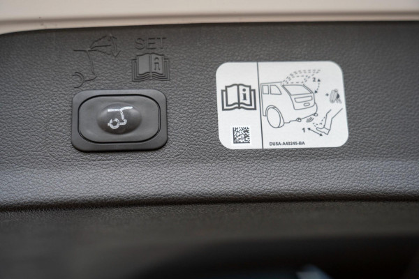 Ford Kuga 1.5 EcoBoost Titanium|Prijs rijklaar incl. 12 mnd garantie| Trekhaak Navi PDC Stoel en stuurverwarming Carplay